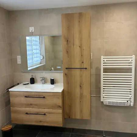 Des Lacs Apartment *
