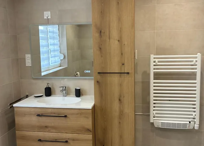 Des Lacs Apartment *